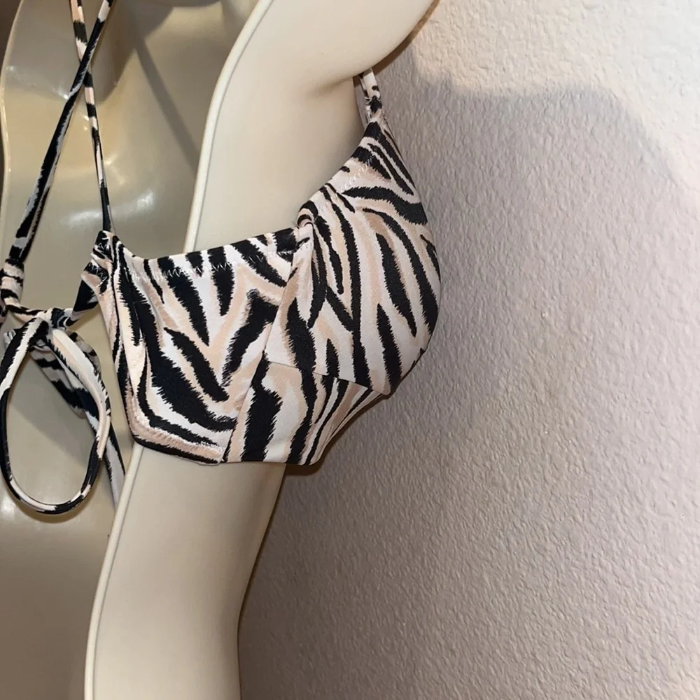 New Women’s Shade & Shore Zebra Print 34 C Bikini Top NWT